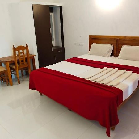 Hotel Neptune Kovalam トリバンドラム エクステリア 写真