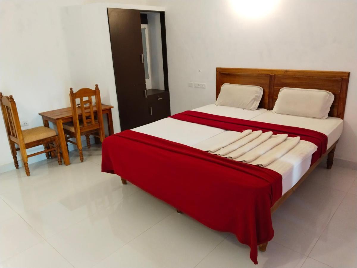 Hotel Neptune Kovalam トリバンドラム エクステリア 写真